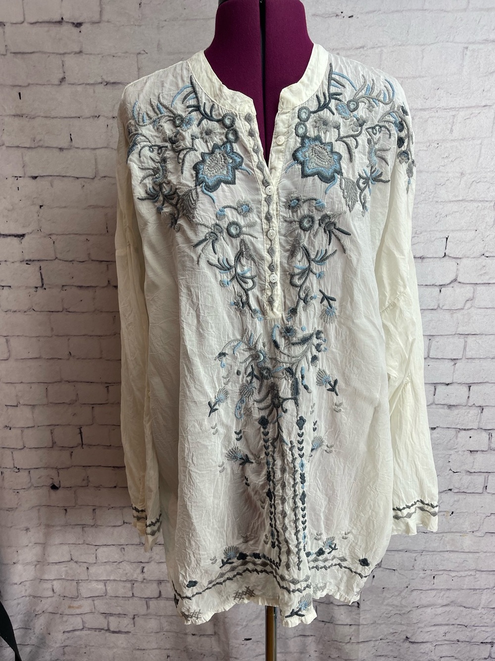 Johnny Was size XXL long sleeve embroidered blouse cream with blue embroidery
